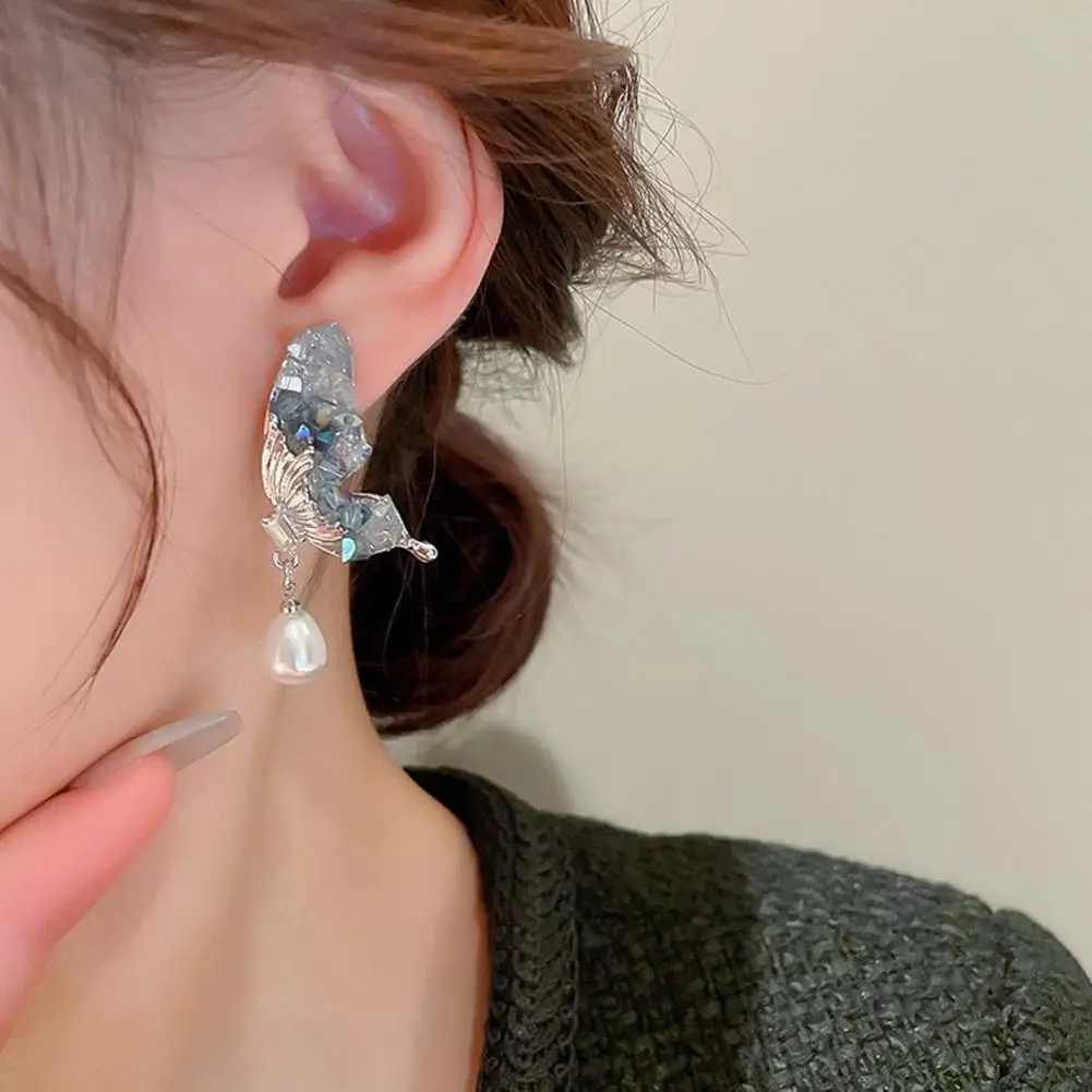 

2022 New Korean Light Luxury Imitation Pearl Flower Stud Earrings Ladies Fashion Crystal Elegant Jewelry Everyday Party Gift