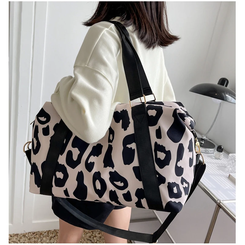 Cow Pattern Gym Fitness Bag Women'S Travel Luggage Female Handbag Dry Wet Duffle Weekender Outdoor Sports Shoulder Tote Bag