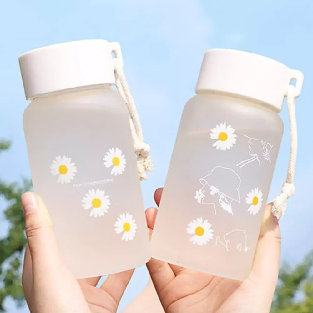 

500ml Cute Small Daisy Water Bottle BPA Free Creative Frosted Water Bottle With Portable Rope Travel Tea Cup Leakproof Bottles