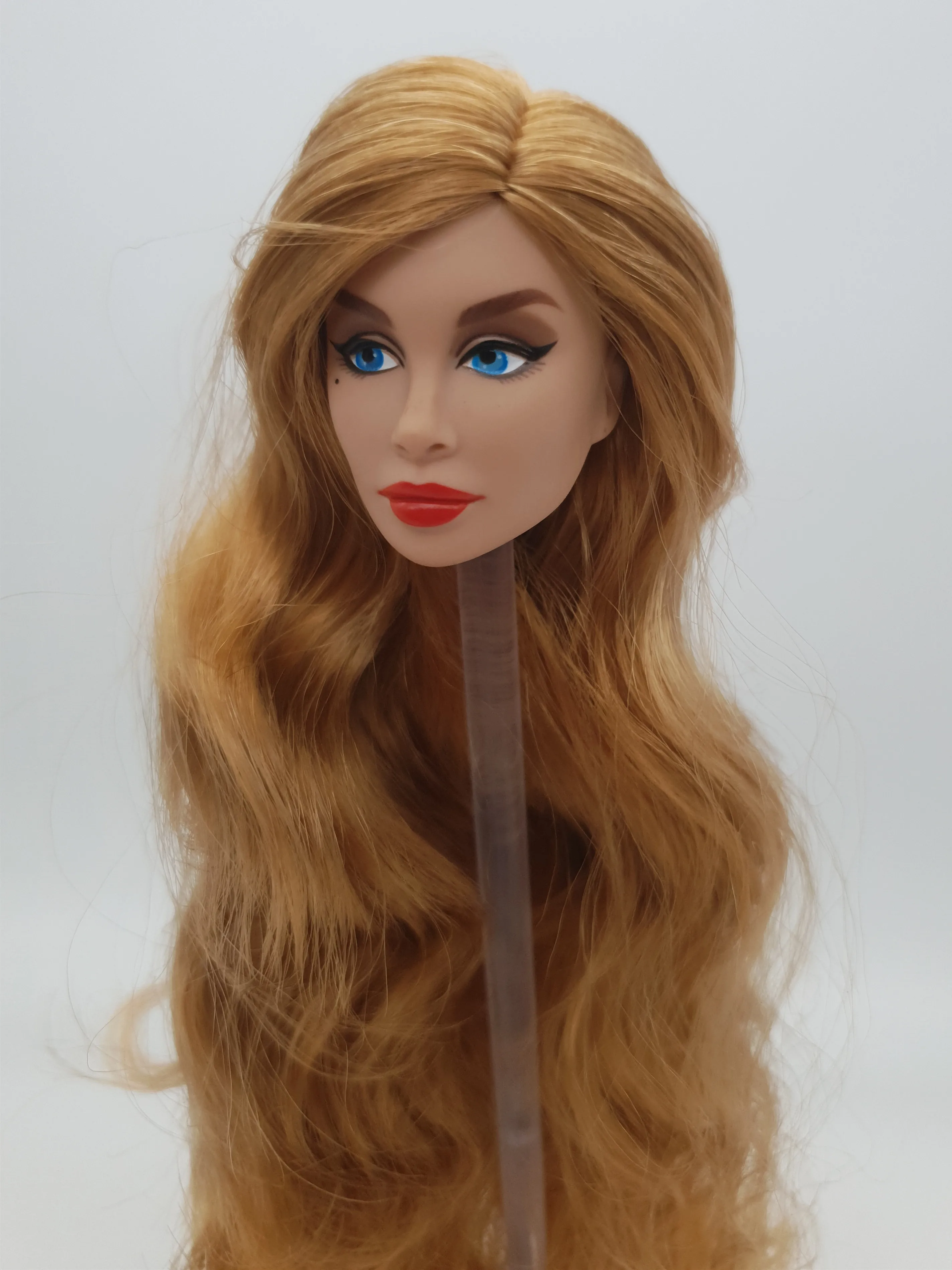 

Fashion Royalty Loni Lawrence Sebina Havoc of Mistress Disguise Hair Reroot Doll Head