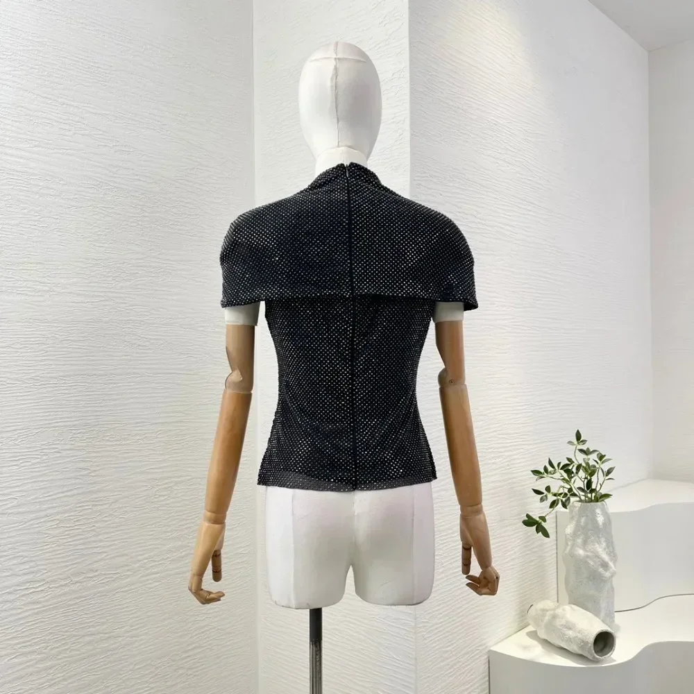 Женская прессованная блузка с короткими рукавами и вырезами черными