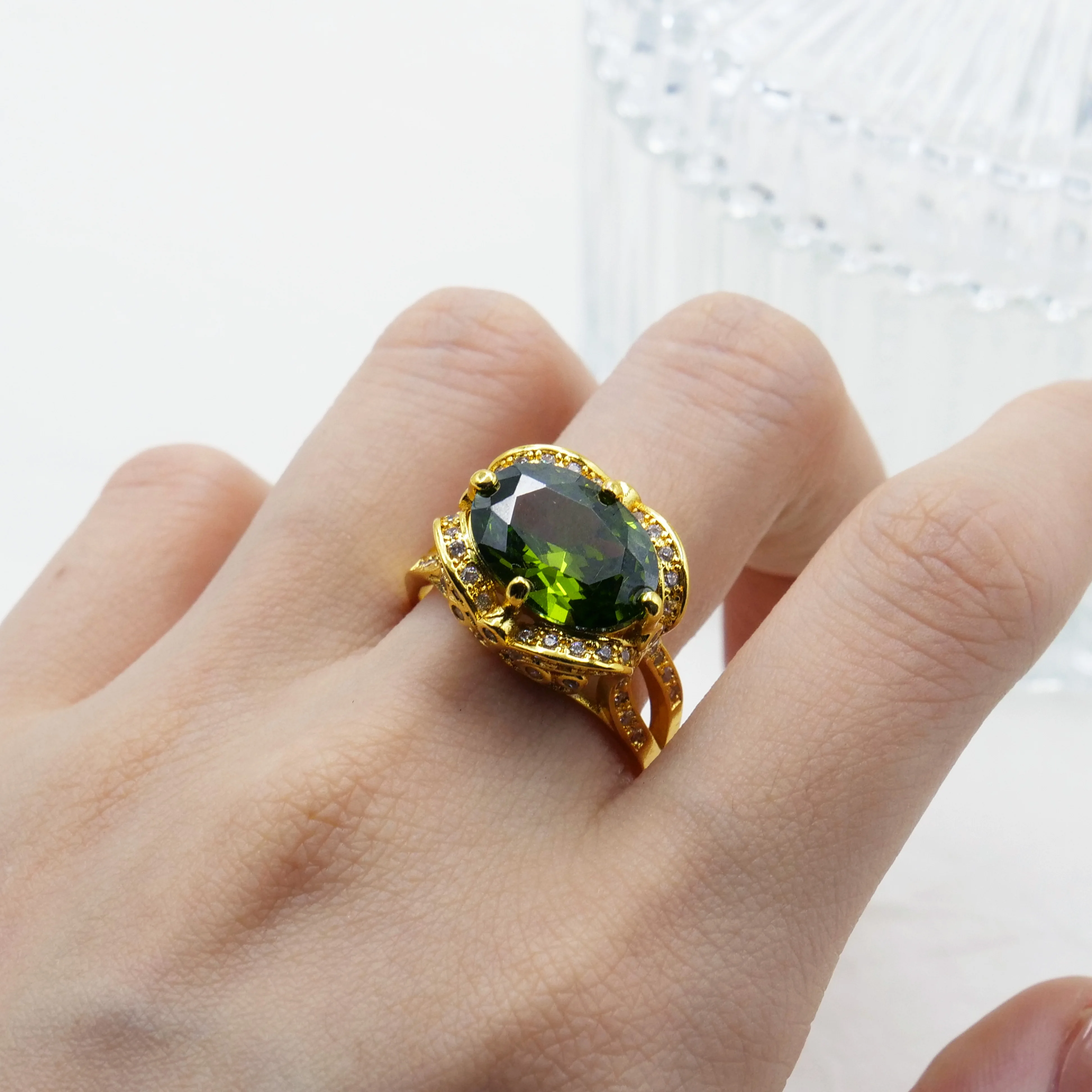 Женское кольцо-чокер из циркония