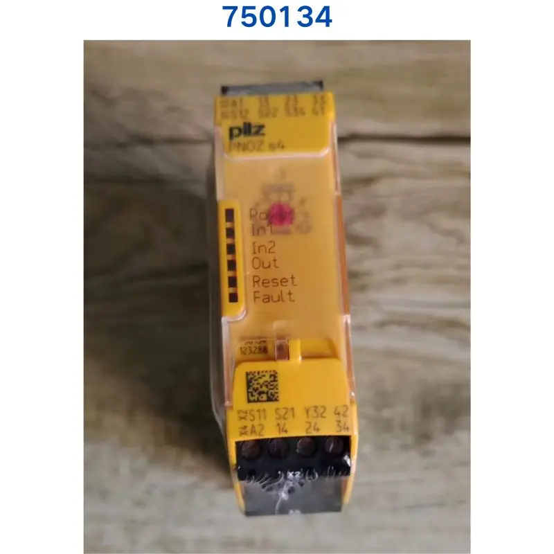 Совершенно новое реле PILZ PNOZ s4 750134