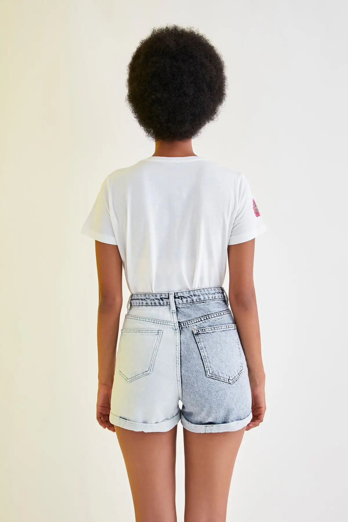 

Trendyol With Color Block Denim Shorts TWOSS21SR0577