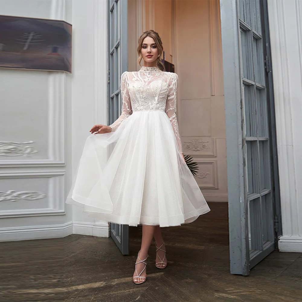 Купи Gorgeous Short Wedding Dress Long Sleeve Chic Applique Knee Length A Line Vintage Bridal Gown For Bride Button Robe De Mariee за 5,021 рублей в магазине AliExpress