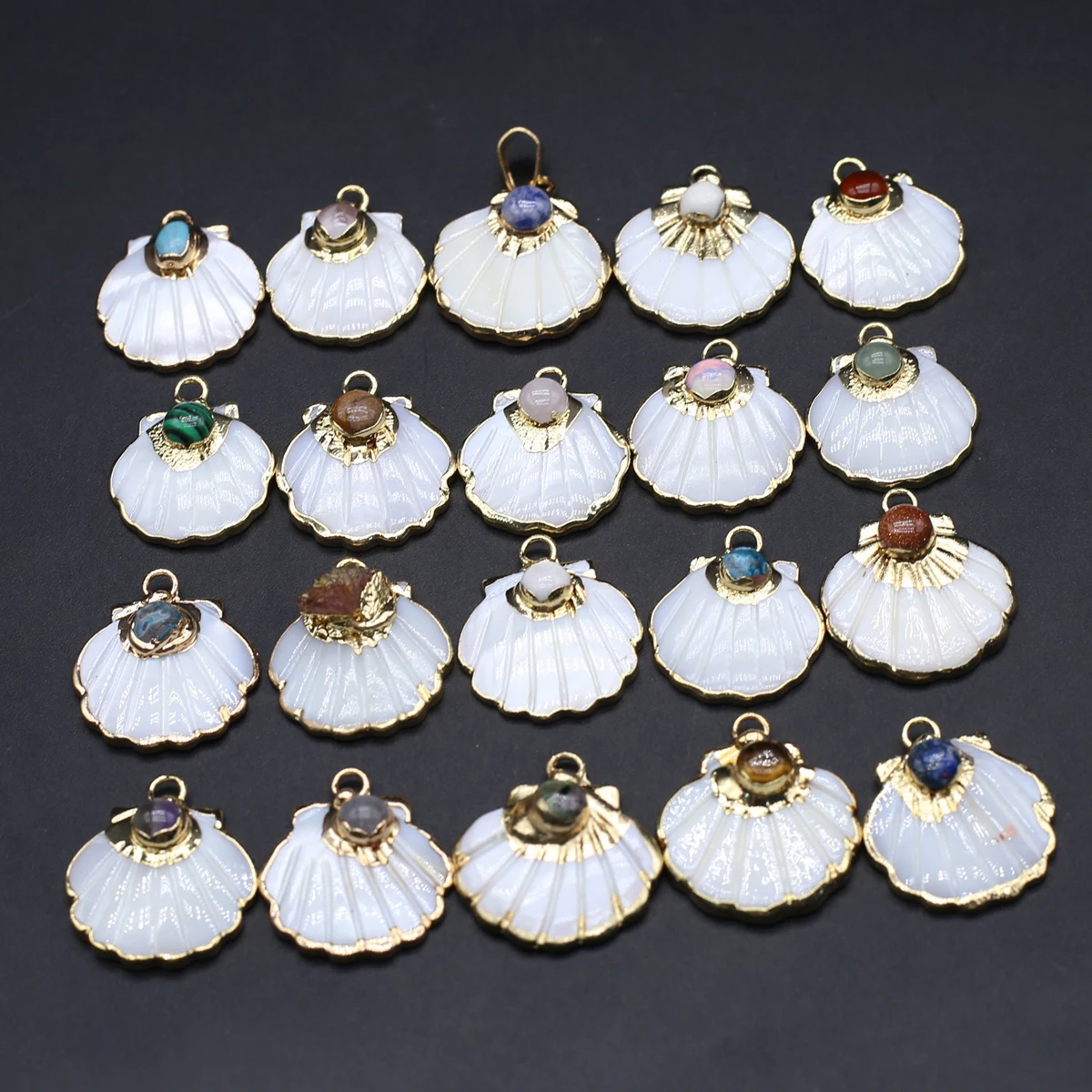 

3pcs Natural Shell Pendant Sector Shape Natural White Shell Pendant Charms for Making DIY Earring Necklace Accessories 22x19mm