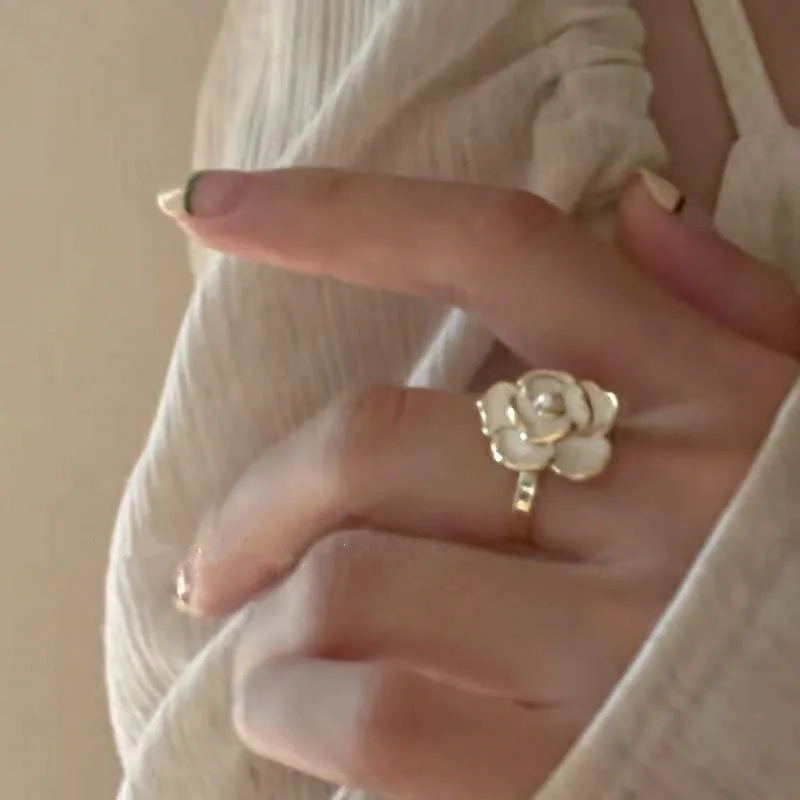 

Camellia Ring Female ins High-End Small Fragrance Open Retro Adjustable Tail