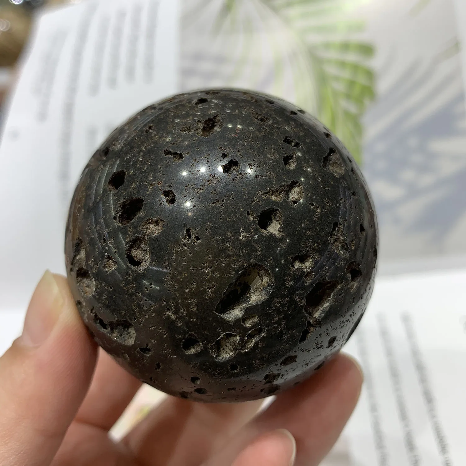 

1 шт., шар из вулканического камня