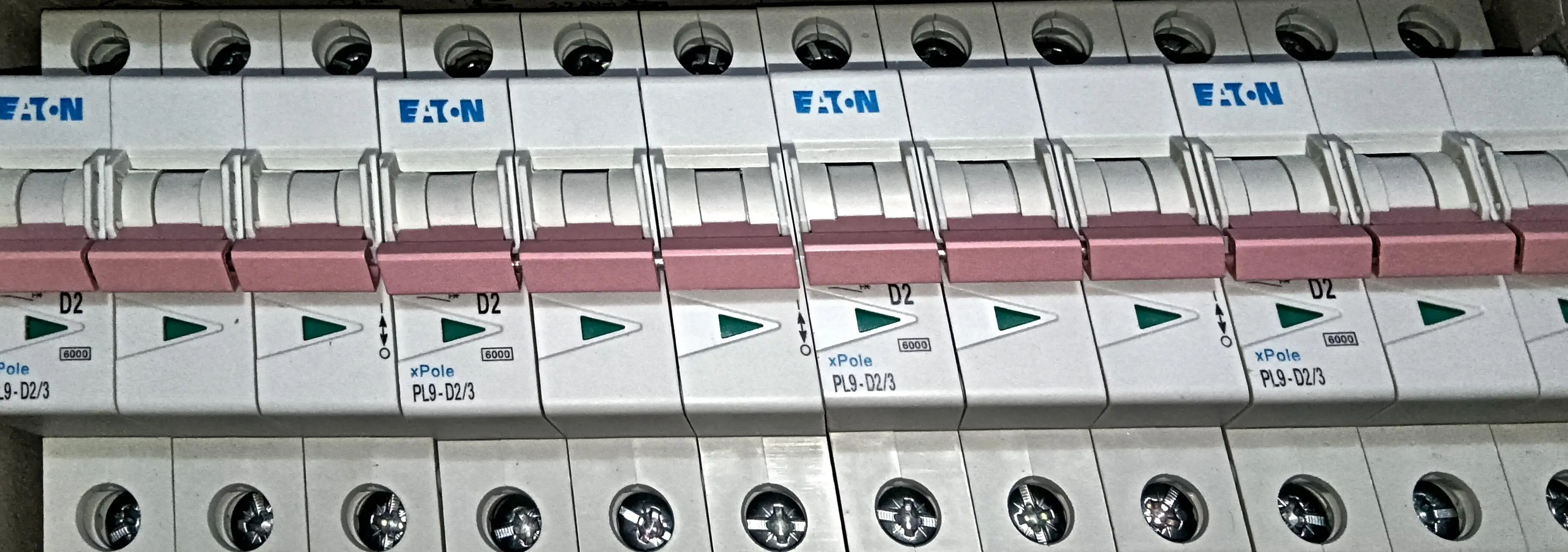 

Новый оригинальный смартфон Eaton PL9-D2/3