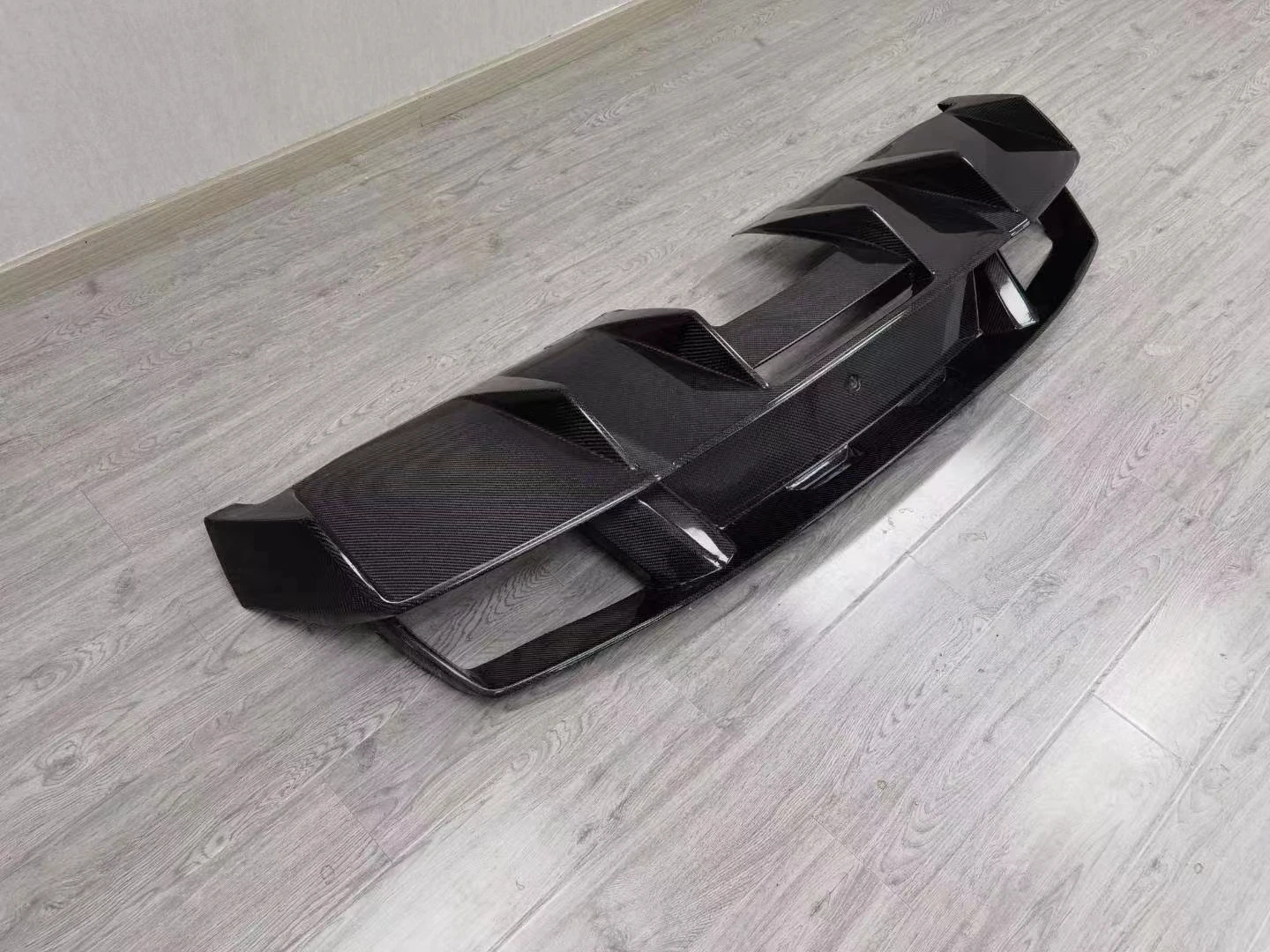 Фото Задний диффузор из настоящего карбона в стиле DMC для Lamborghini LP550 LP560 LP570 Gallardo, накладка на задний бампер, идеальная совместимость №2