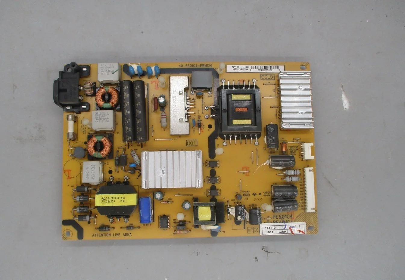 

Disassemble Lcd for Tcl D55a710 Power Board 40-e501c4-pwh1xg 81-pe501c4-pl200aa