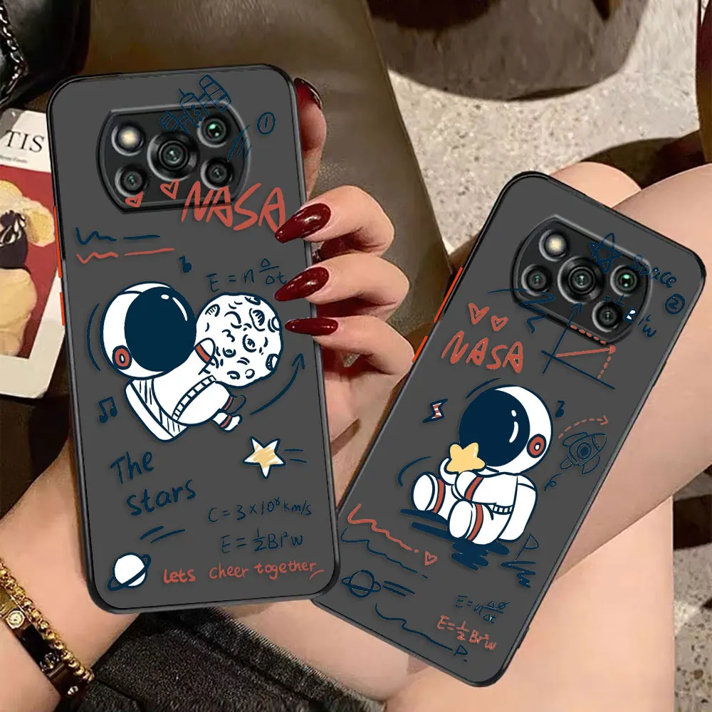 

Matte Cartoon Hey Cute Astronaut Matte Case for Xiaomi POCO X4 X3 X2 M4 M3 M2 F4 F3 GT F2 C40 PRO A3 MIX4 CIVI Case Funda Shell