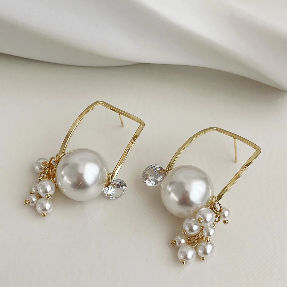 

Minar Stylish Oversized White Faux Pearl Pendant Earrings for Women Female Spark Rhinestone Gold Color Earrings Accessories