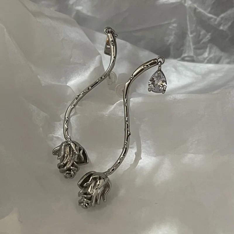 

Женские серьги в готическом стиле, серьги с подвеской в виде розы, весна-лето 2022