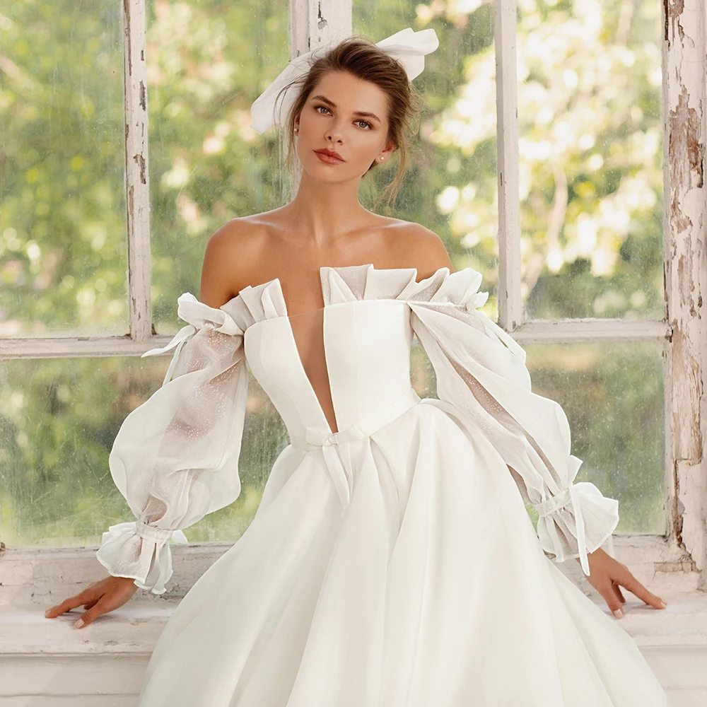 

2022 White A-line Wedding Dresses Pleats Sweep Train With Zipper Deep V-Neck Bride Dress Long Sleeves Bridal Gowns Vestidos