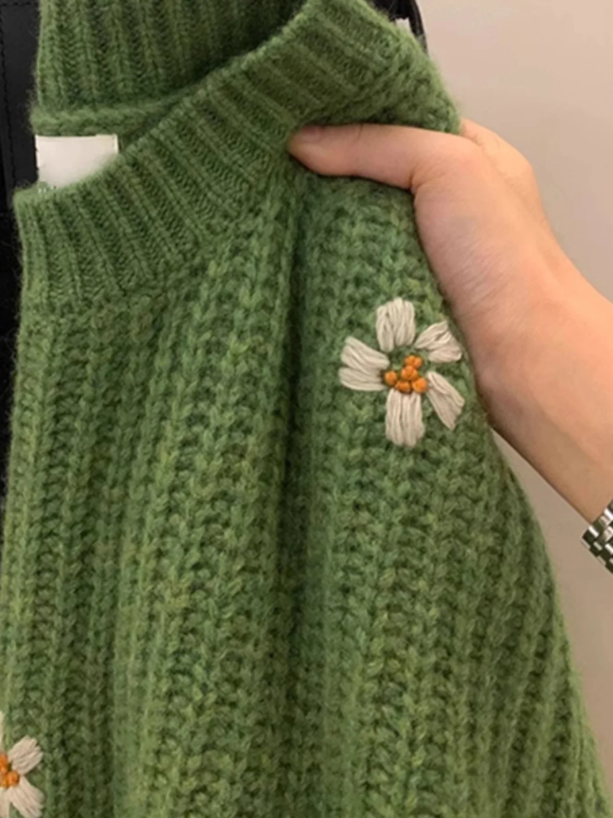 Retro Green Flower Embroidery Pullover Sweater Women Autumn and Winter Design Soft Glutinous Idle Sle Puyuan Fleece Knit