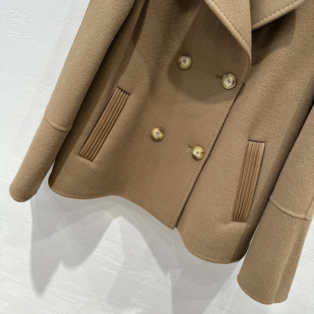 Рисунок 2 - Женское двубортное пальто ручной