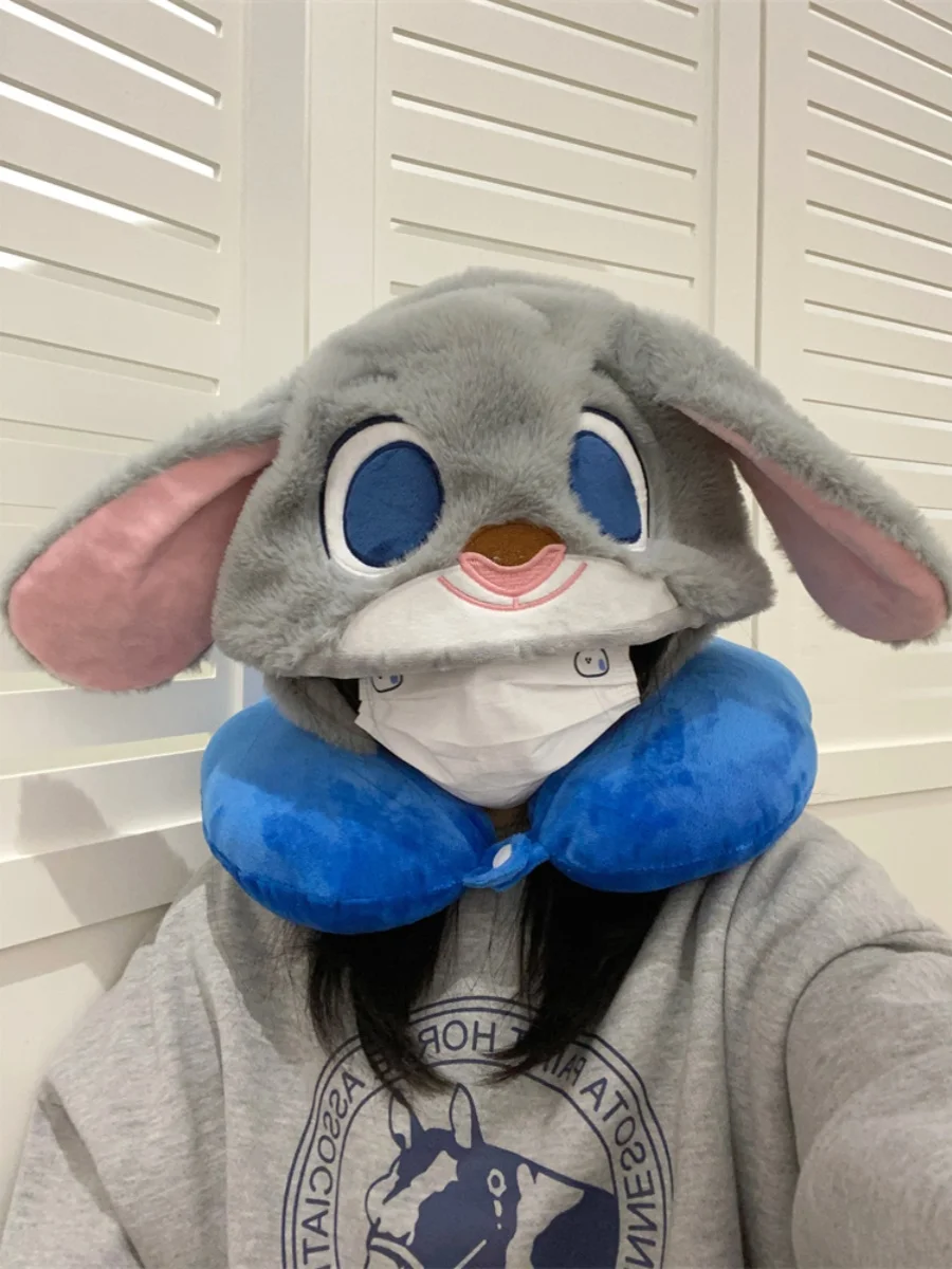 Подушка для шеи с капюшоном мультяшным рисунком