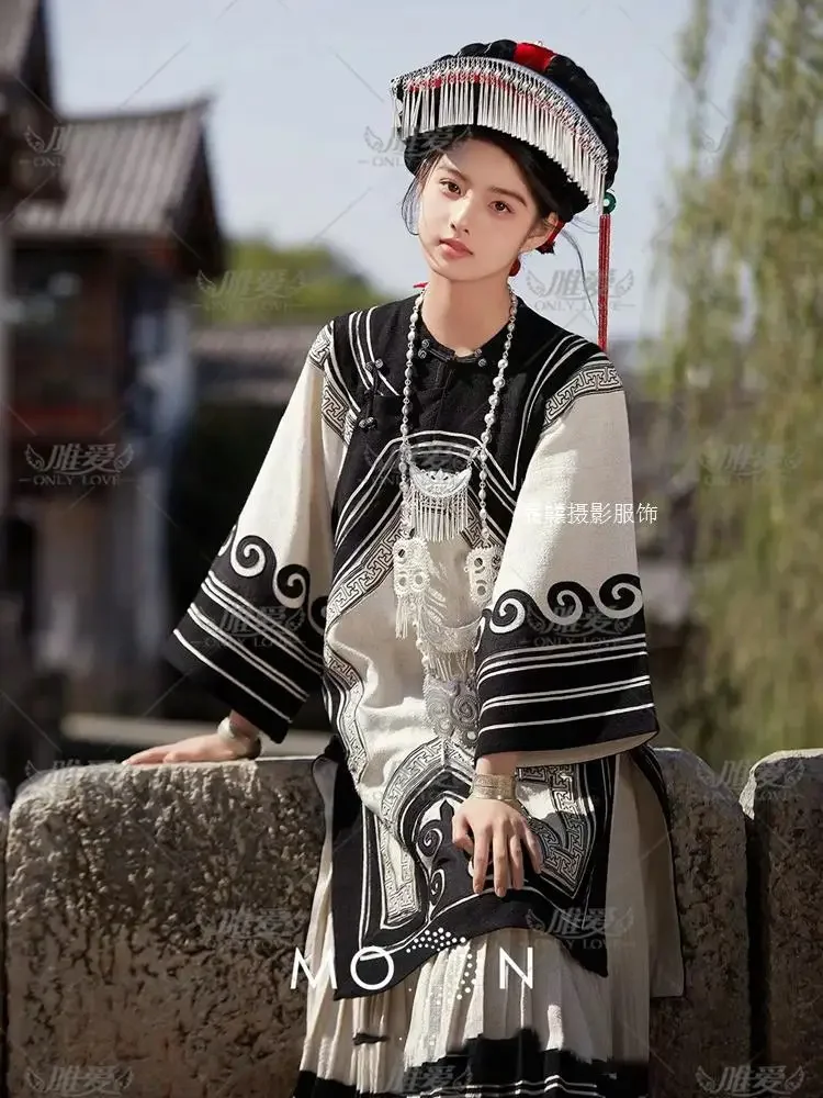 Юньнань И новый женский стиль меньшинства Феникс древнее город Миаojiang комплект