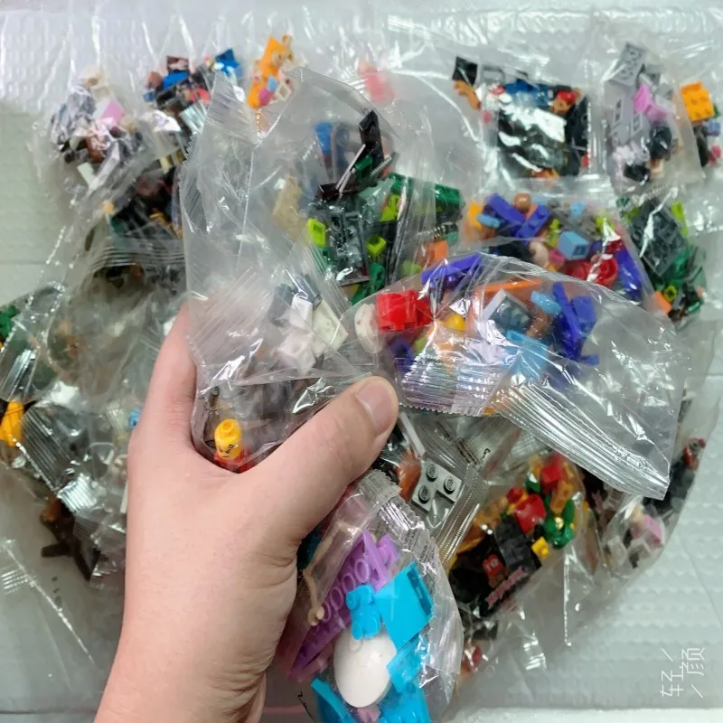 

1 Piece Random City Mini Figures Building Blocks Bricks Kids Party Supply Gifts Toys for Children Christmas