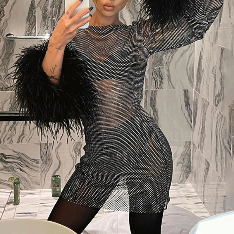 Женский комплект из двух предметов мини-платье с длинным рукавом и перьями