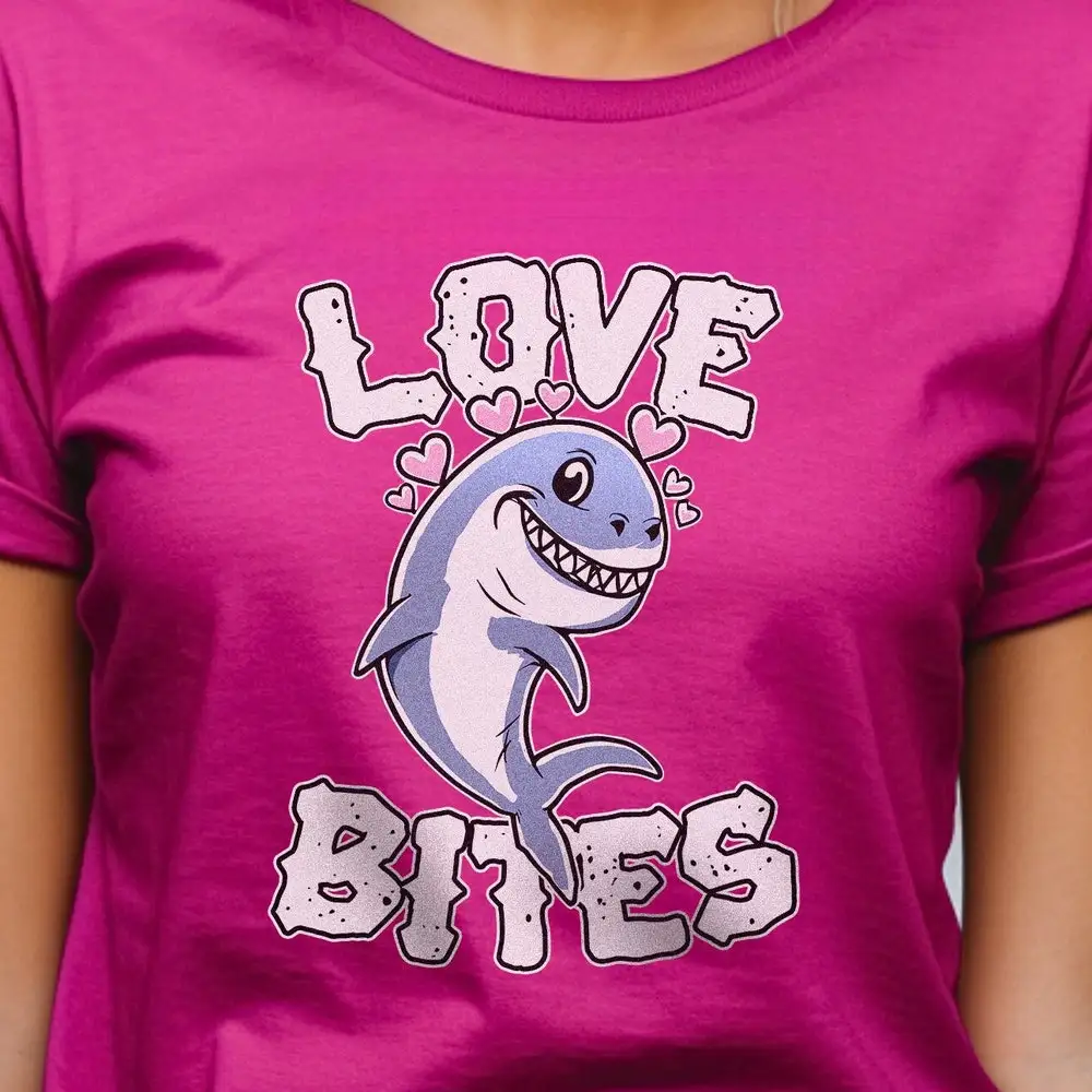 Футболка с надписью Love Bites Shark