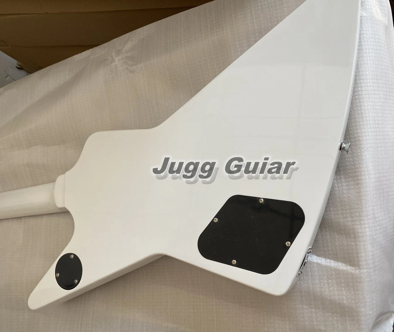 Reverse Headstock All White Explorer Electirc Guitar Silver Burst  Edge Top, White Paint Fingerboard, No Inlay, Chrome Hardware images - 6