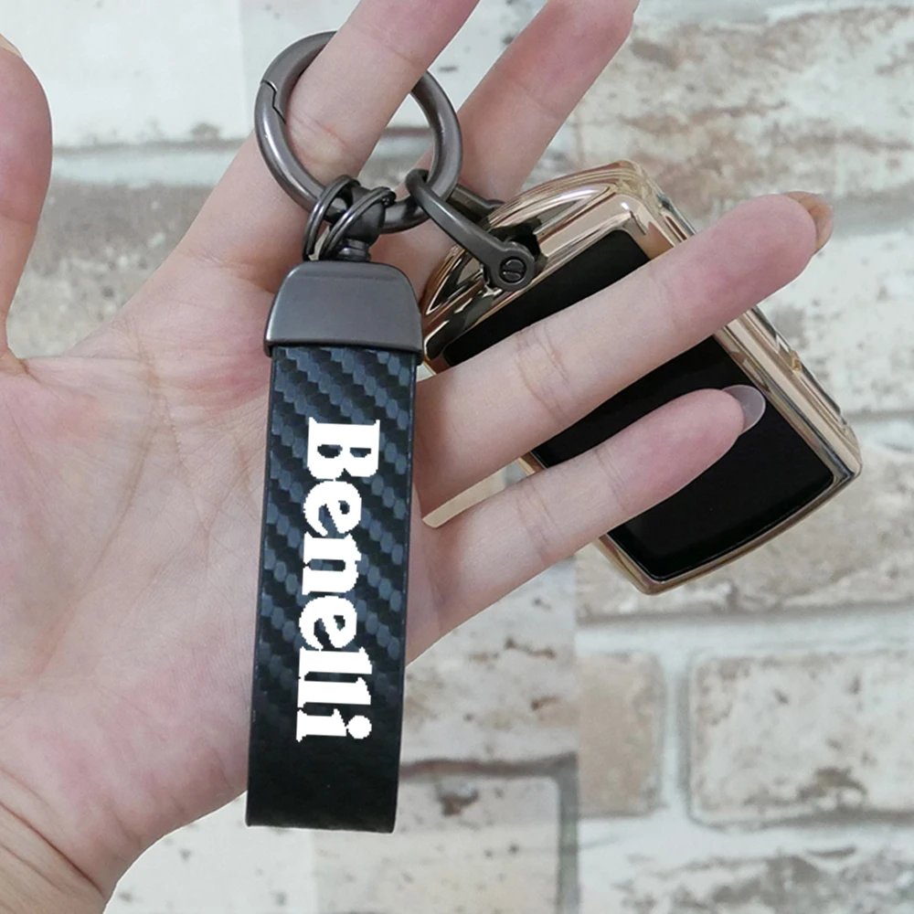 Купи Car Keychain Ring Carbon Fiber Metal Keychain Horseshoe Buckle for Benelli 502c TRK 502 502x 251 Leoncino BJ 500 250 TNT125 за 171 рублей в магазине AliExpress