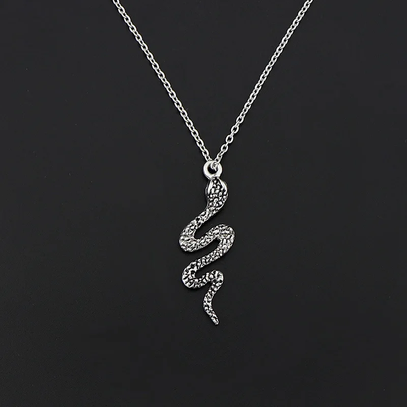 Купить Цепочка с подвеской в виде змеи-кобры серебряного цвета | - ZhenRui Jewelry Store