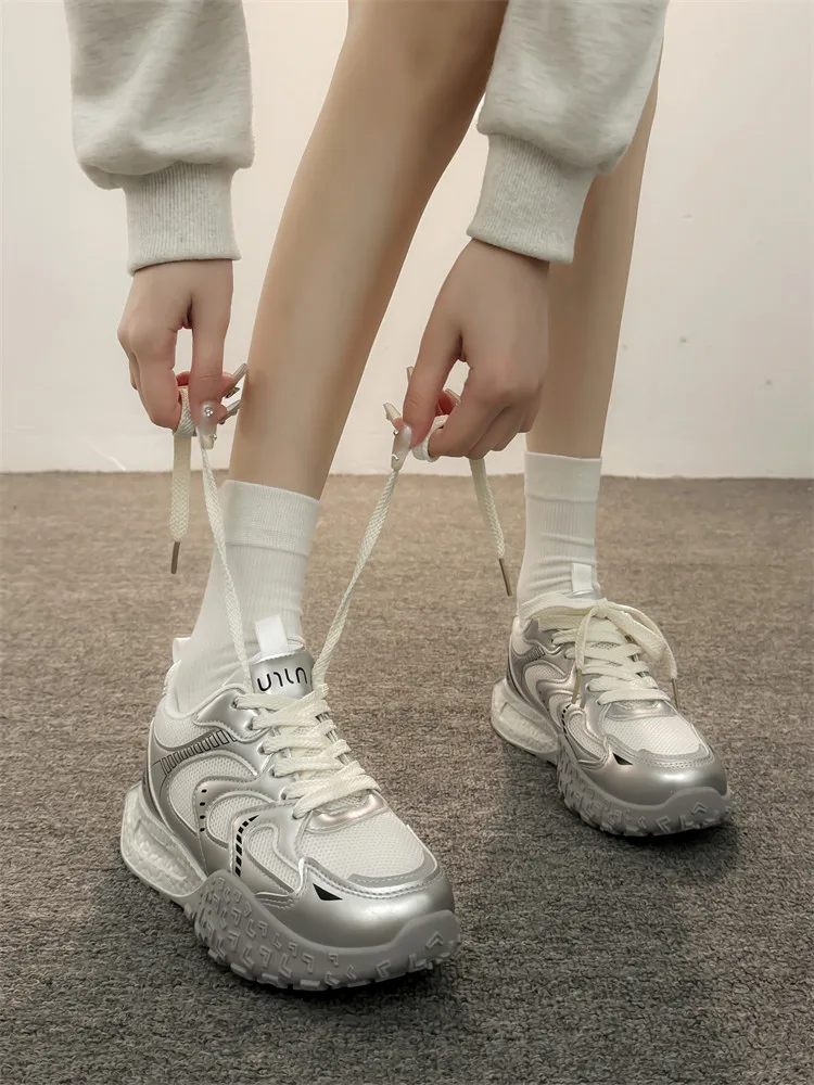 Женские кроссовки женская обувь летняя модные на платформе для бега с розами 2024