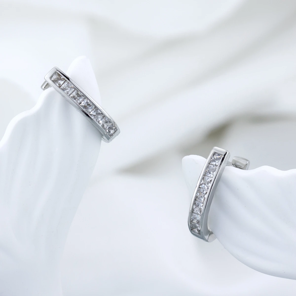 

Модные трендовые женские позолоченные серьги, роскошные Изящные ювелирные изделия, Простой Романтический подарок, индивидуальный Шикарны...