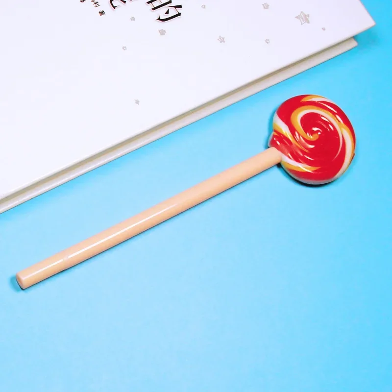 

Милая шариковая ручка из пластика