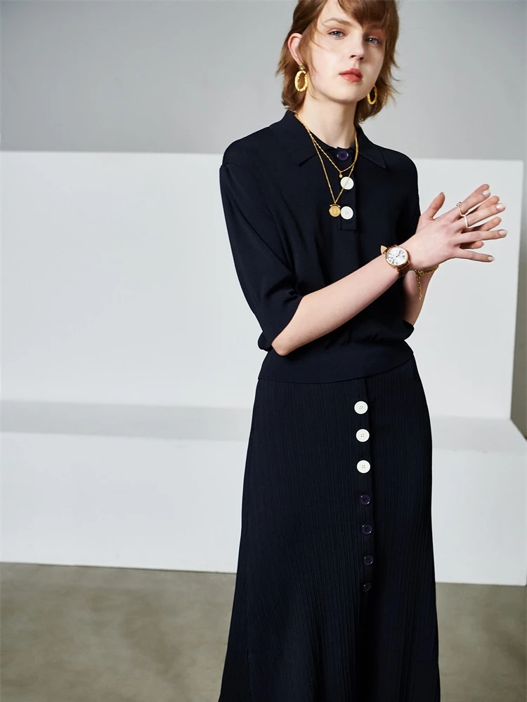 

Женский трикотажный топ с отворотом и юбка