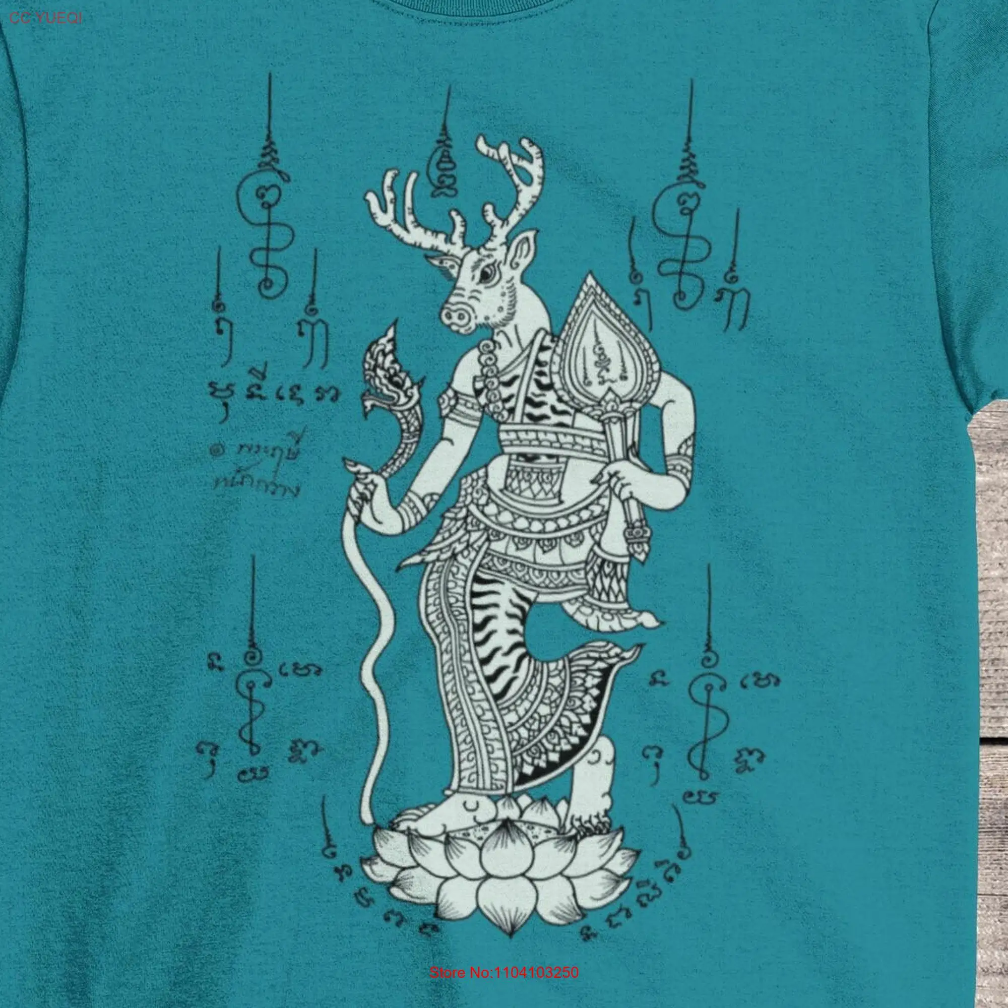 z głową jelenia Tajski pustelnik Bóg Lersi Kalaikote Magiczny leśny ochraniacz na płodność i poroże Abundance Sak Yant Folklor Art T Shirt