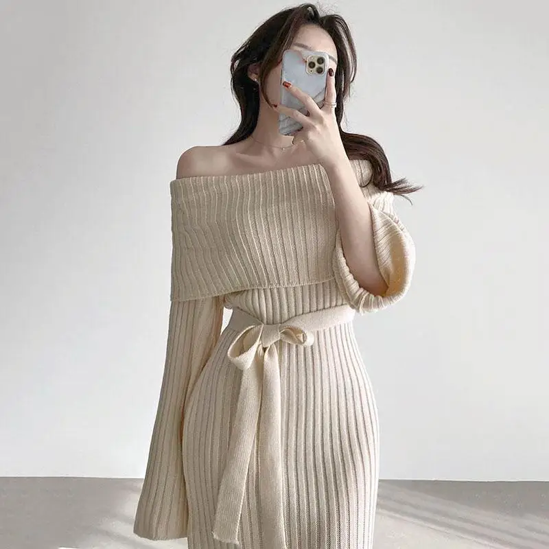 

2023 Autumn/Winter Korean One Shoulder Long Dress French Tea Break Design Sense Knitted Long Sleeve Dress Women's Autumn
