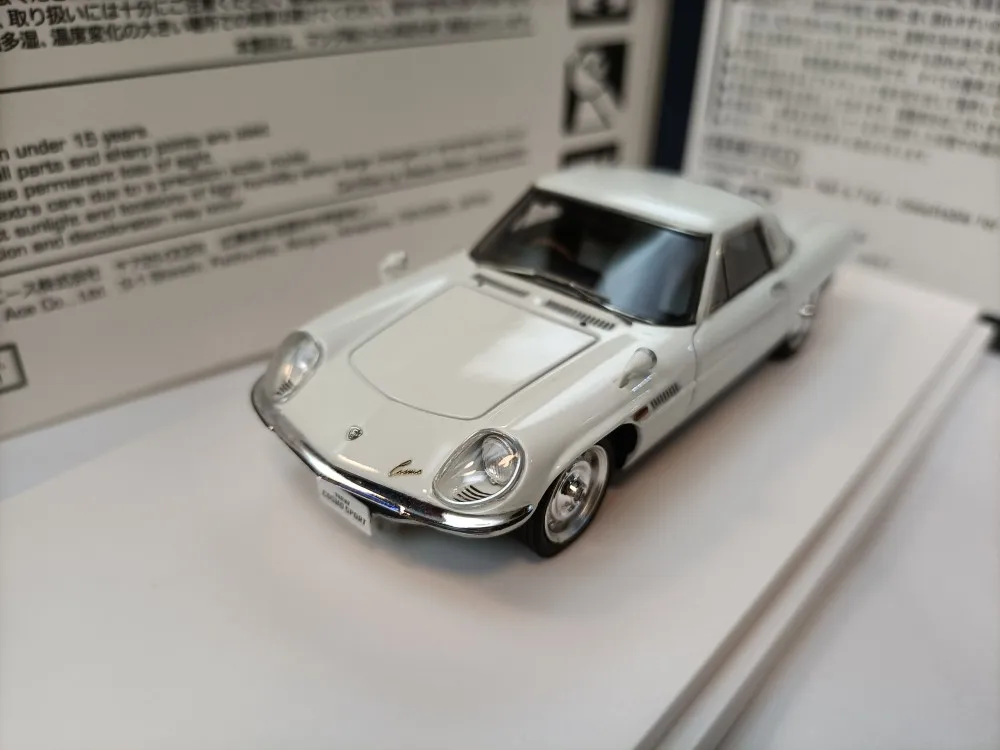 

OEM 1 43 MAZDA Cosmo Sports L10B White Resin Car Model