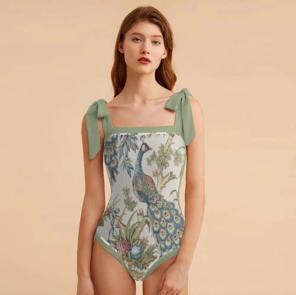 Рисунок 2 - Женский слитный купальник с квадратным