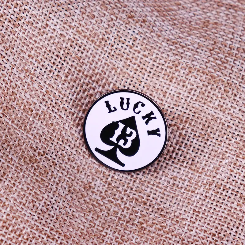 Эмалированная булавка для казино Lucky 38 |