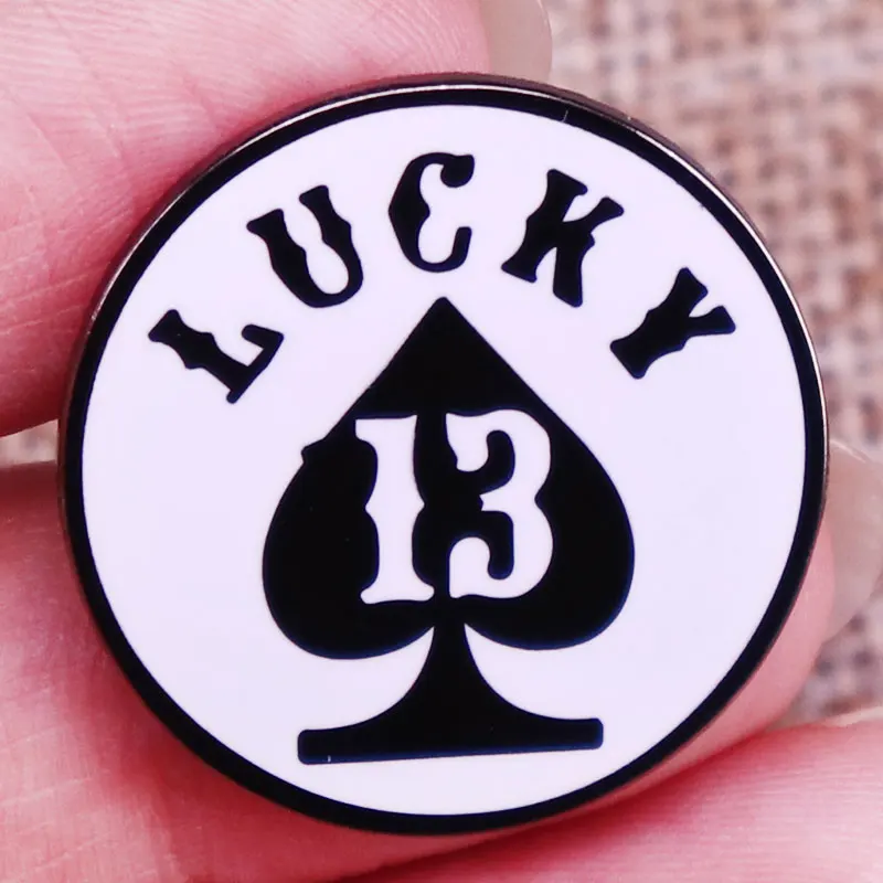 Эмалированная булавка для казино Lucky 38 |