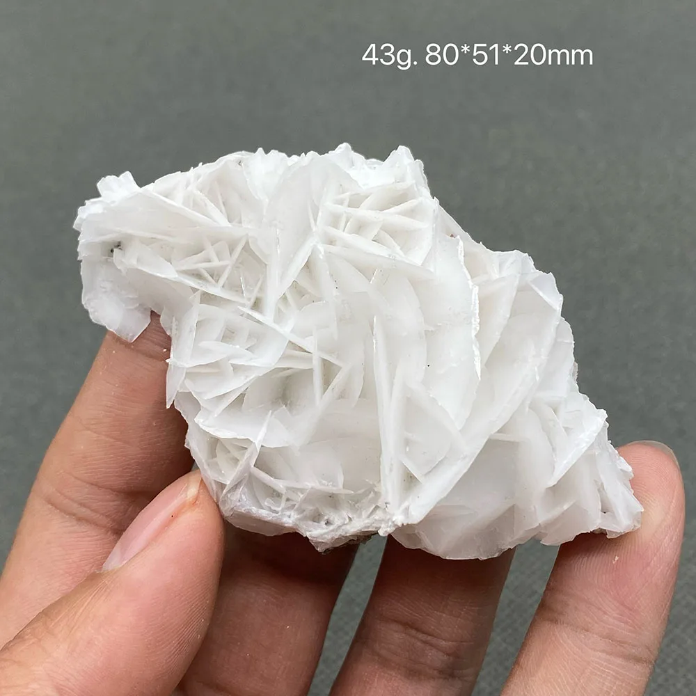 100% натуральный флуоресцентный кальцит с белыми хлопьями (флуоресцентный