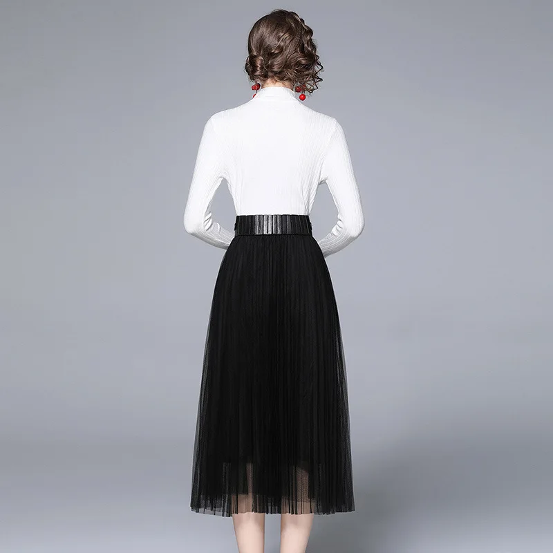 Женский трикотажный комплект из 2 предметов белый свитер с поясом искусственной