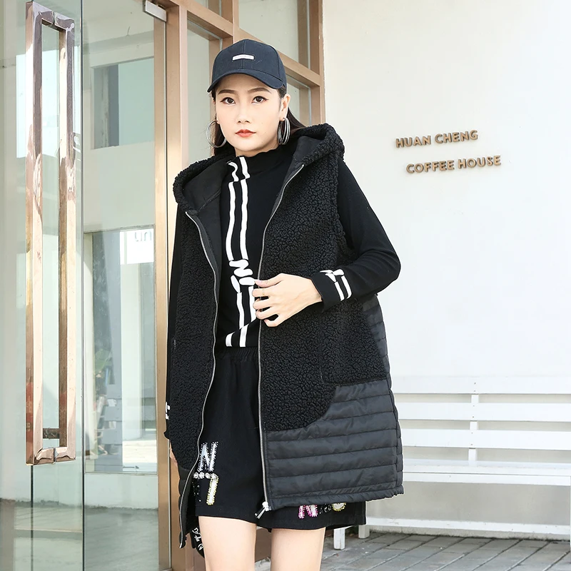 

221026 модный плюшевый жилет, Женский Свободный Повседневный жилет большого размера с капюшоном средней длины из овечьей шерсти, Толстый жиле...