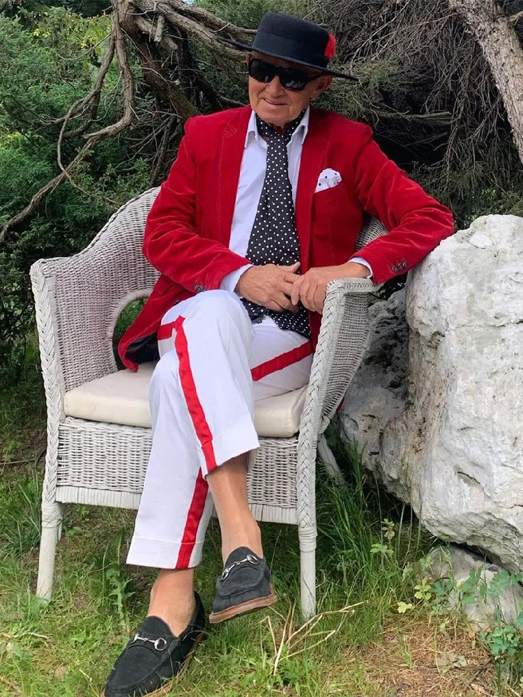 Рисунок 3 - Костюм мужской красный из блейзера