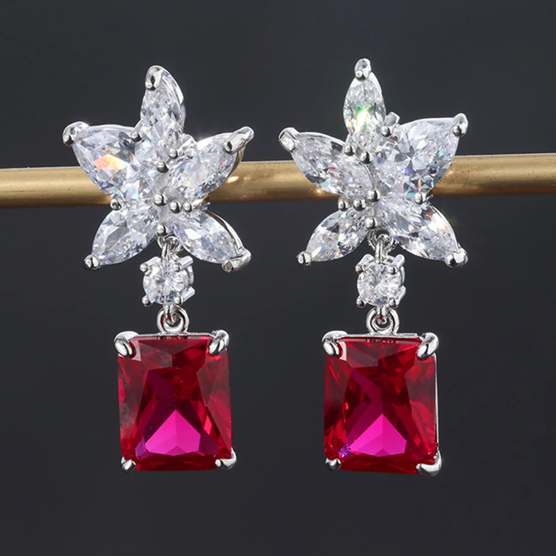 

Casual Five-petal Flower Drop Earrings for Women Cubic Zirconia Dangler White and Red Yellow Sweet Girl Pendent Eardrop Jewelry