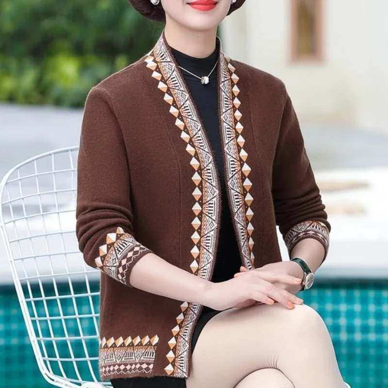 Женский вязаный кардиган с V-образным вырезом свободного покроя