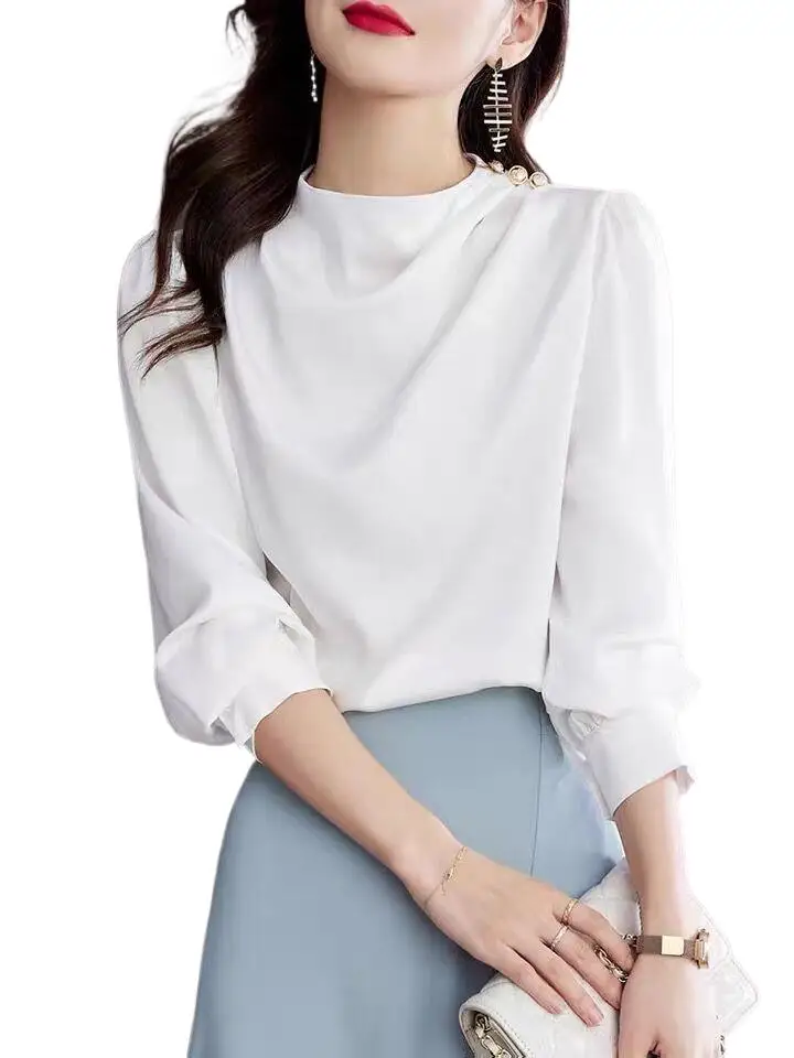 Блузка женская однотонная атласная с длинным рукавом и круглым вырезом |