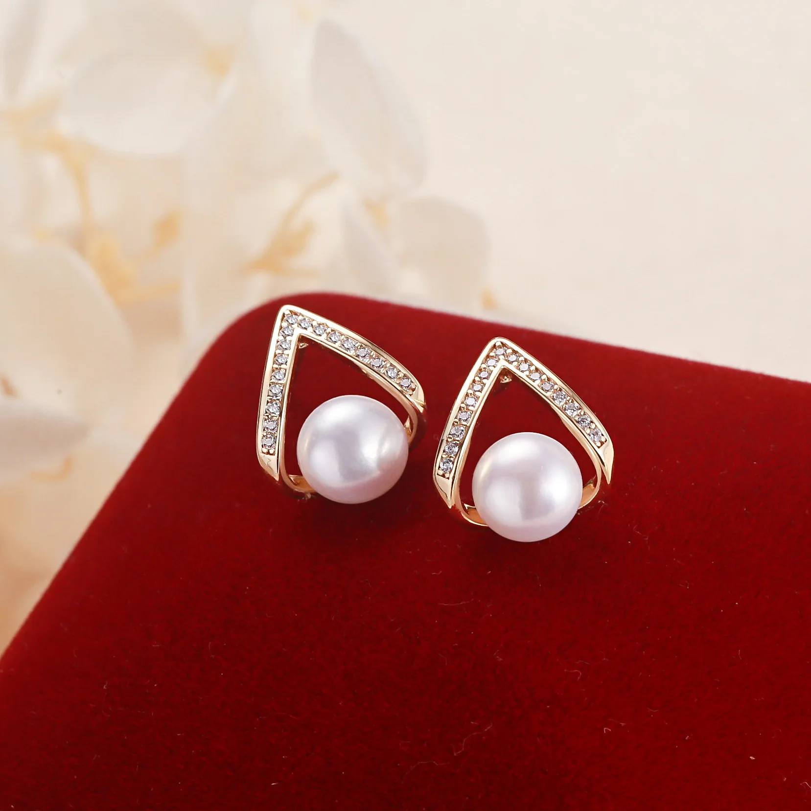 

Trendy New Pearl Drop Earrings For Women V shape Women Jewelry Stud Earing Delicate Pearl Earrings Wedding Party Gift