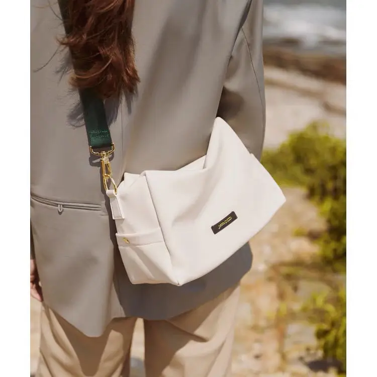 

Large Capacity Light Toast Bag Soft Postman Bag Single Shoulder Bag Large Bag 2021 New Bag Female Messenger Bag