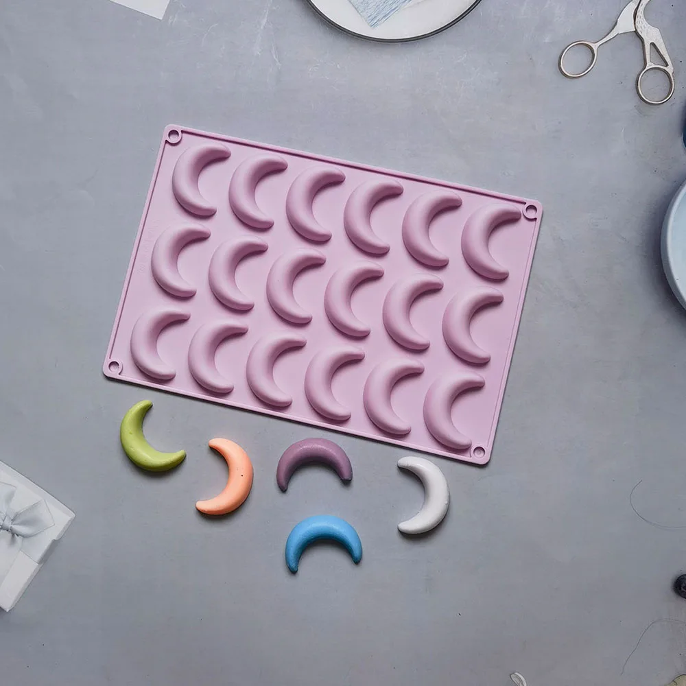 

18 Cavity Crescent Shaped Silicone Candy Chocolate Mold Moon Biscuit Pudding Cake Decoration Baking Mold Kitchen Tools