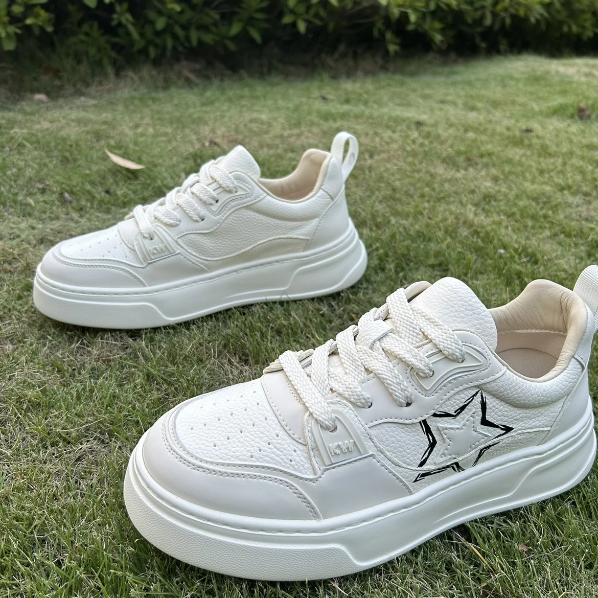 2024 New Men's Leather Breathable White Shoes Korean Fashion Versitile XINGX Sports Casual